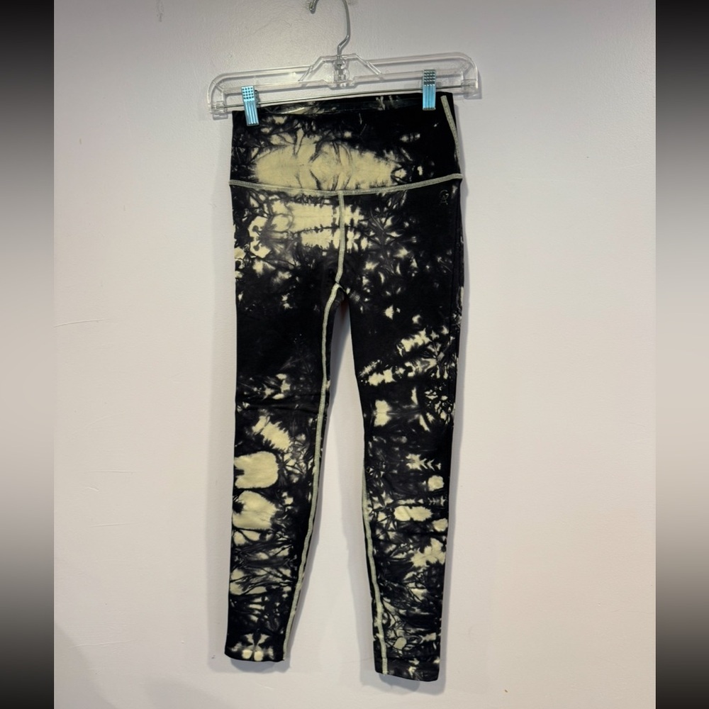 Good American Core Power black and white tie‎ dye leggings